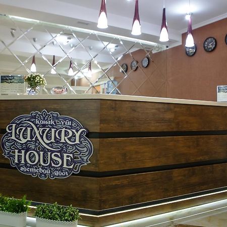 ホテル Luxury House シムケント エクステリア 写真