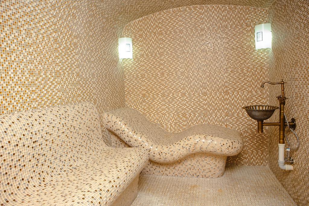 ホテル Luxury House シムケント エクステリア 写真