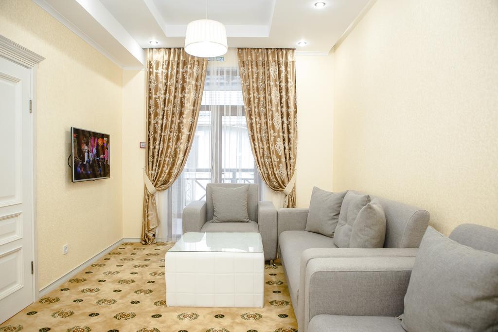 ホテル Luxury House シムケント エクステリア 写真