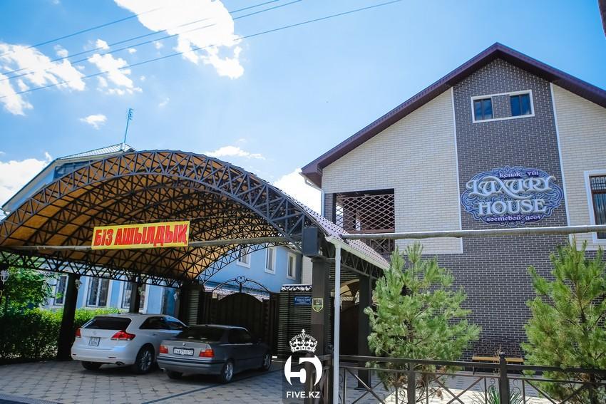ホテル Luxury House シムケント エクステリア 写真