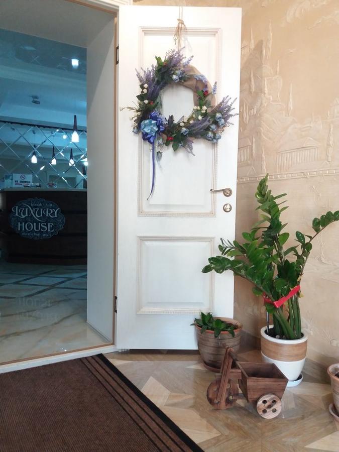 ホテル Luxury House シムケント エクステリア 写真