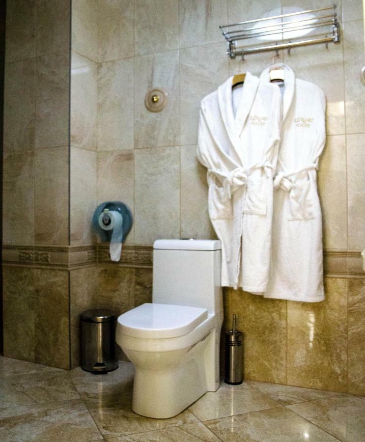 ホテル Luxury House シムケント エクステリア 写真